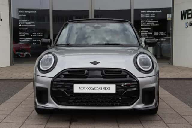 MINI Hatchback (2025) thumbnail 3