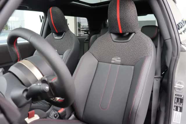 MINI Hatchback (2025) thumbnail 4