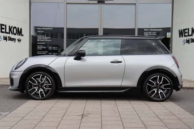 MINI Hatchback (2025) thumbnail 5