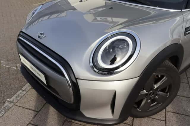 MINI Hatchback (2023) thumbnail 2