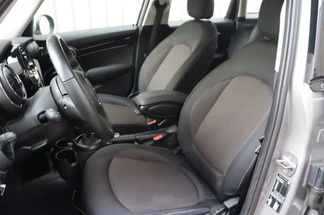 MINI Hatchback (2023) thumbnail 4