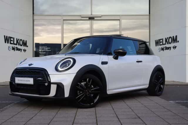 MINI Hatchback (2023) thumbnail 1