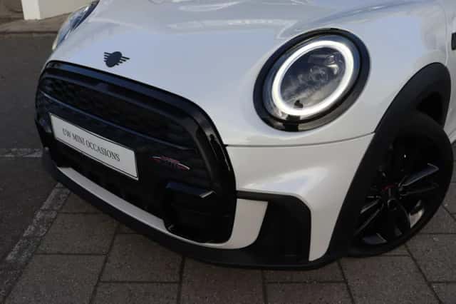 MINI Hatchback (2023) thumbnail 2