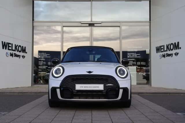 MINI Hatchback (2023) thumbnail 3