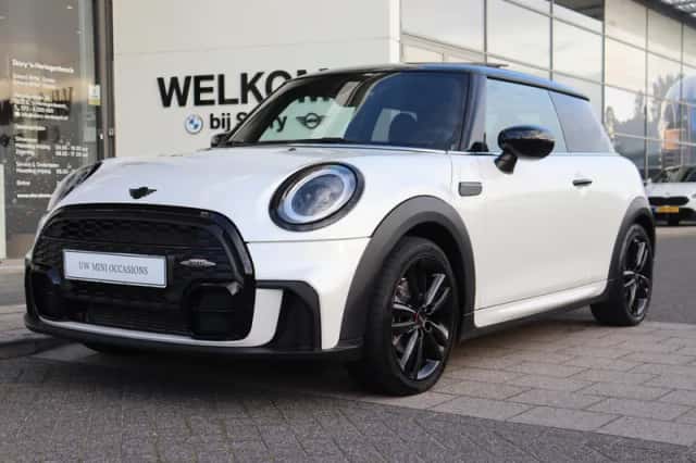 MINI Hatchback (2023) thumbnail 5