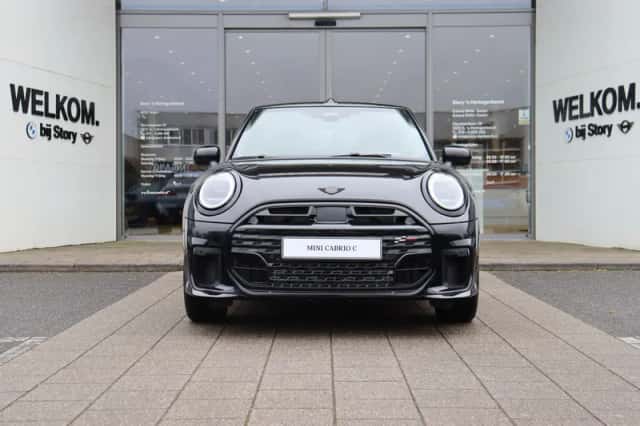 MINI Cabrio (2026) thumbnail 2