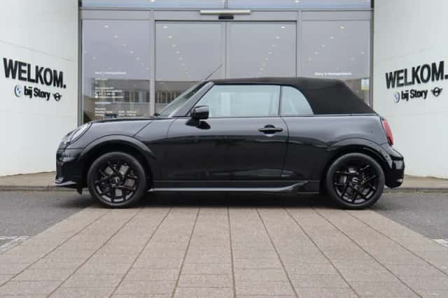 MINI Cabrio (2026) thumbnail 3