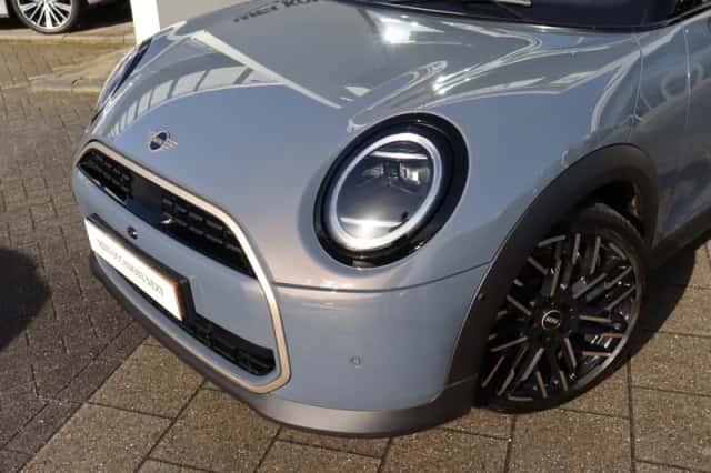 MINI Cabrio (2026) thumbnail 2
