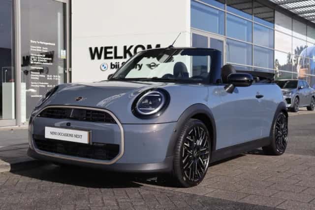 MINI Cabrio (2026) thumbnail 3
