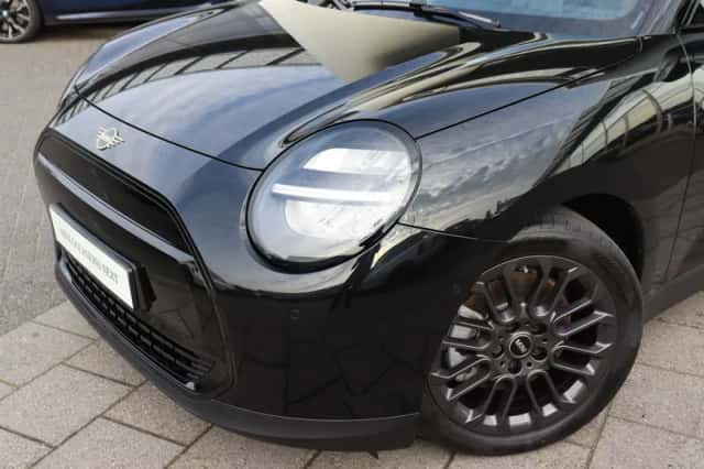 MINI Cooper (2026) thumbnail 2