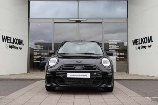 MINI Cabrio (2026) thumbnail 3