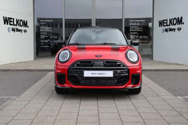 MINI Cabrio (2026) thumbnail 2