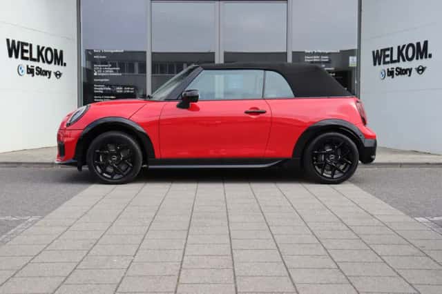 MINI Cabrio (2026) thumbnail 3