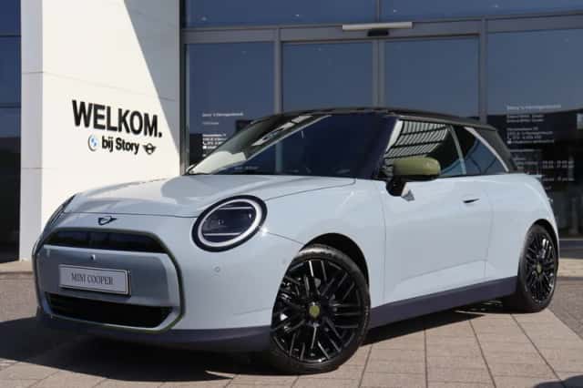 MINI Hatchback (2026) thumbnail 1