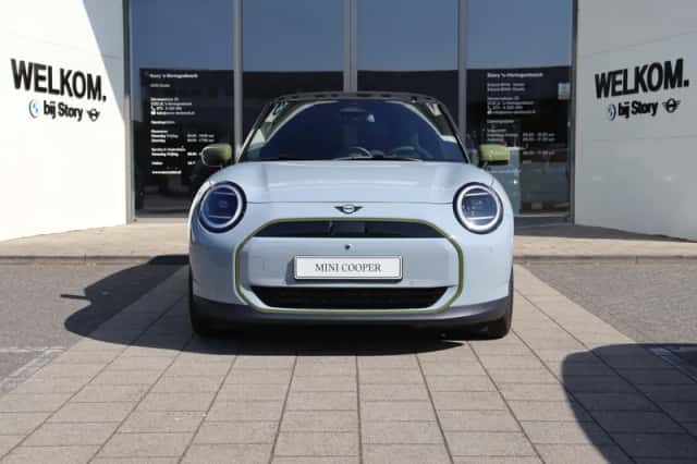 MINI Hatchback (2026) thumbnail 2
