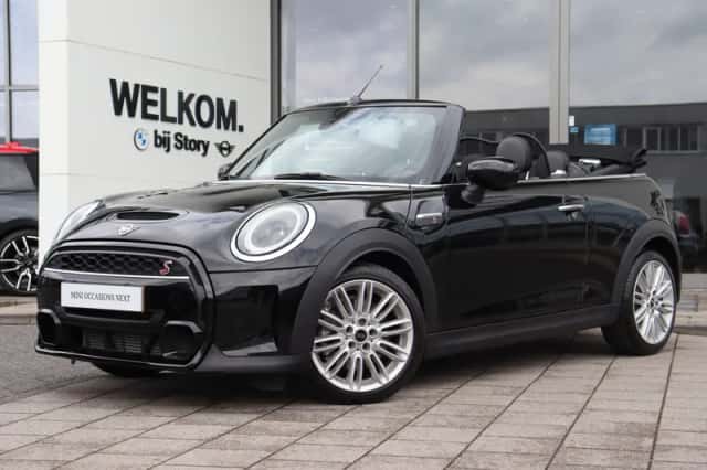 MINI Cabrio (2022) thumbnail 1