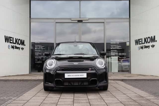 MINI Cabrio (2022) thumbnail 3