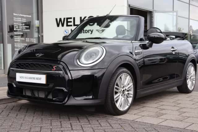 MINI Cabrio (2022) thumbnail 4