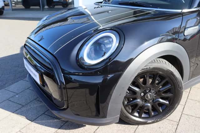 MINI Hatchback (2021) thumbnail 2