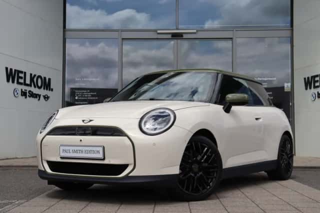 MINI Hatchback (2026) thumbnail 1