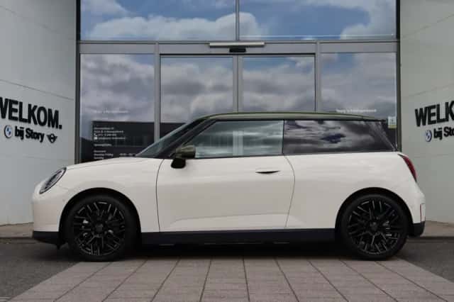 MINI Hatchback (2026) thumbnail 3