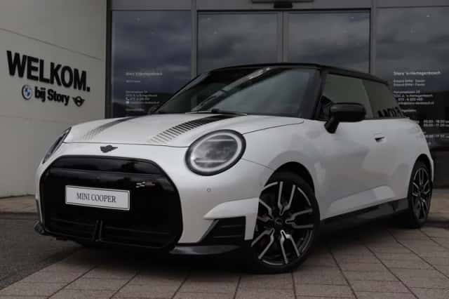 MINI Hatchback (2026) thumbnail 1