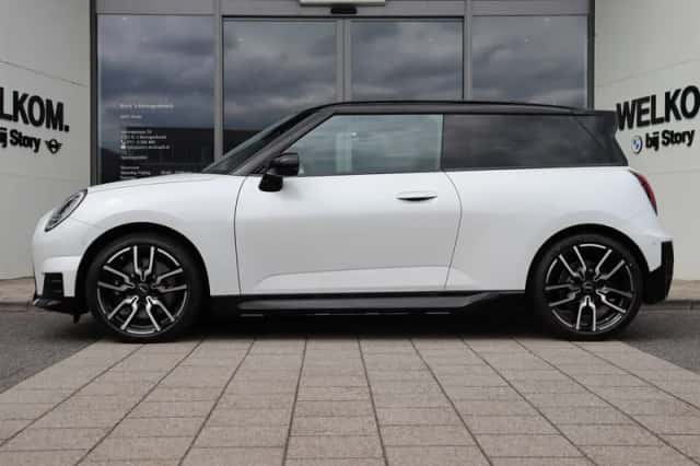 MINI Hatchback (2026) thumbnail 4