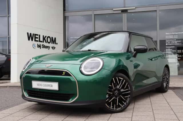 MINI Hatchback (2026) thumbnail 1