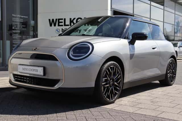 MINI Hatchback (2026) thumbnail 4