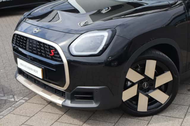MINI Countryman (2025) thumbnail 2
