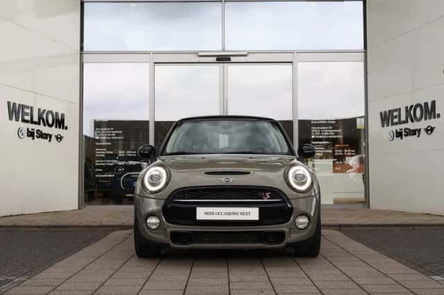 MINI Cooper S (2019) thumbnail 2