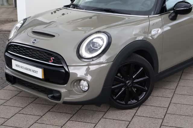 MINI Cooper S (2019) thumbnail 3