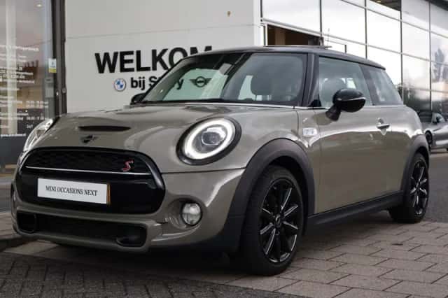 MINI Cooper S (2019) thumbnail 5