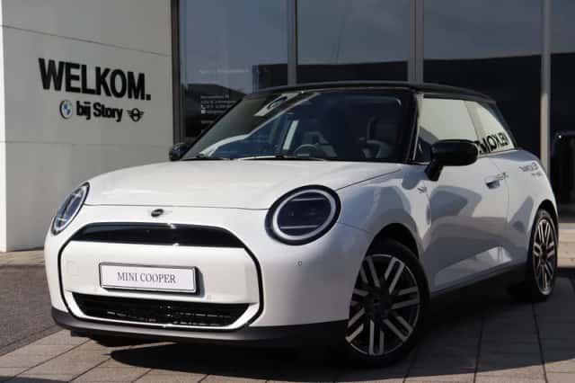 MINI Hatchback (2026) thumbnail 1