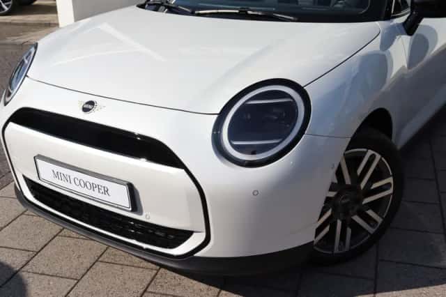 MINI Hatchback (2026) thumbnail 3