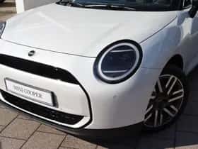 MINI Hatchback (2026) thumbnail 3