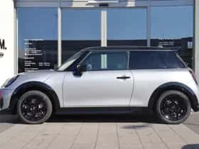 MINI Hatchback (2025) thumbnail 6