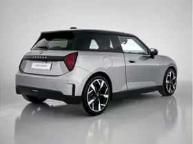 MINI Hatchback (2026) thumbnail 2