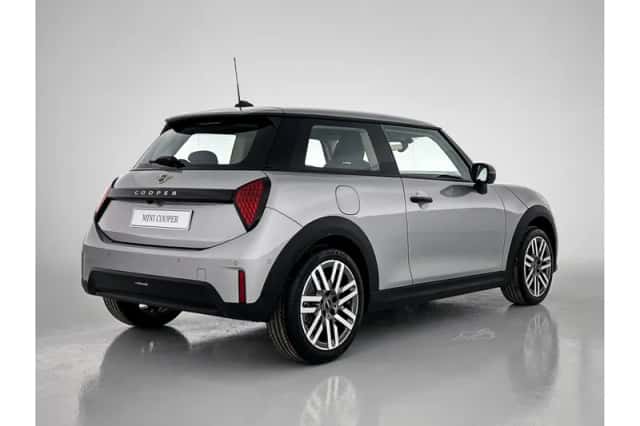 MINI Hatchback (2026) thumbnail 2
