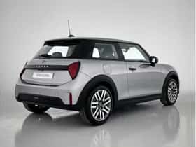 MINI Hatchback (2026) thumbnail 2