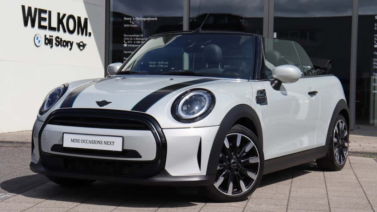 MINI Cabrio (2021) — foto 1
