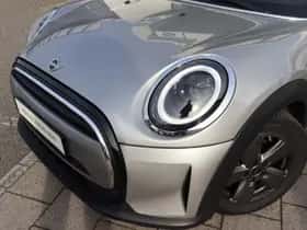MINI Hatchback (2023) thumbnail 2
