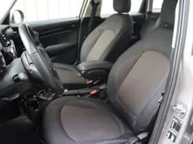 MINI Hatchback (2023) thumbnail 4