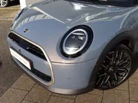 MINI Cabrio (2026) thumbnail 2