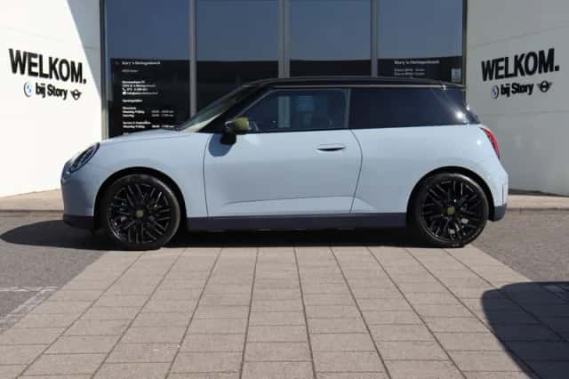 MINI Hatchback (2026) thumbnail 3