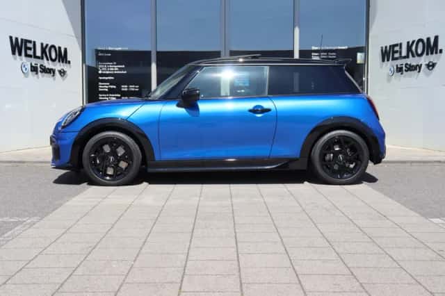 MINI Hatchback (2026) thumbnail 2