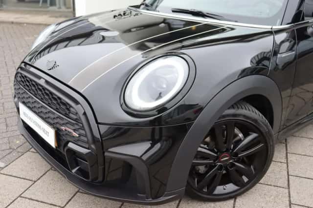 MINI Cabrio (2022) thumbnail 2