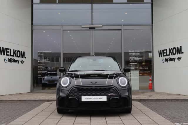 MINI Cabrio (2022) thumbnail 4