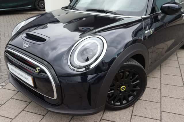 MINI Electric (2022) thumbnail 2