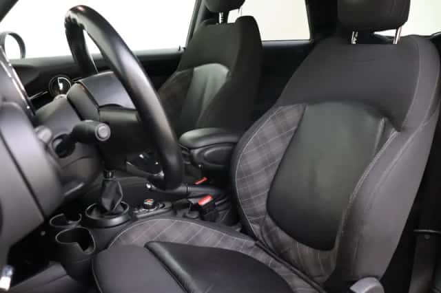 MINI Hatchback (2018) thumbnail 6
